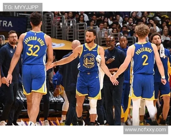 成都排球队逆袭之路揭秘：从低谷到冠军赛的辉煌历程