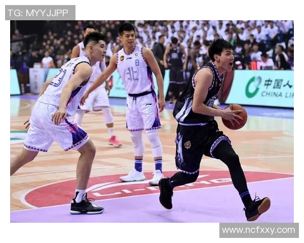 方硕的篮球之路：从青涩少年到CBA明星的奋斗历程与心路历程