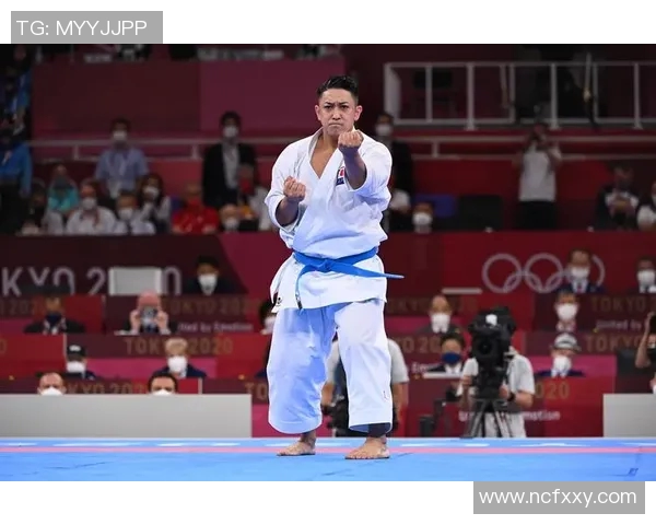 日本空手道与太极拳的对决探讨传统武术的精髓与哲学