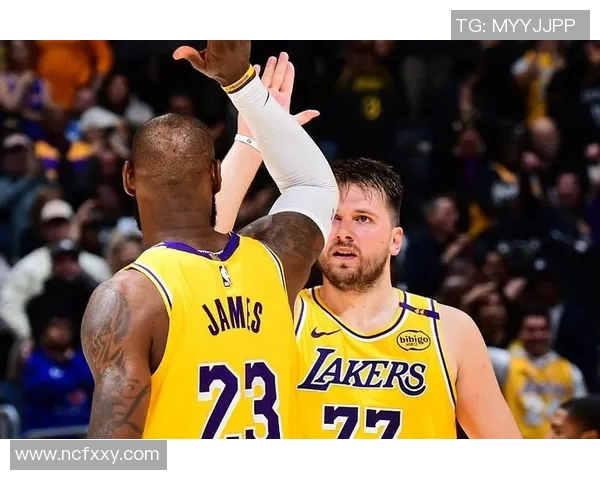 老鹰与火箭激战正酣球迷期待精彩对决与逆转时刻