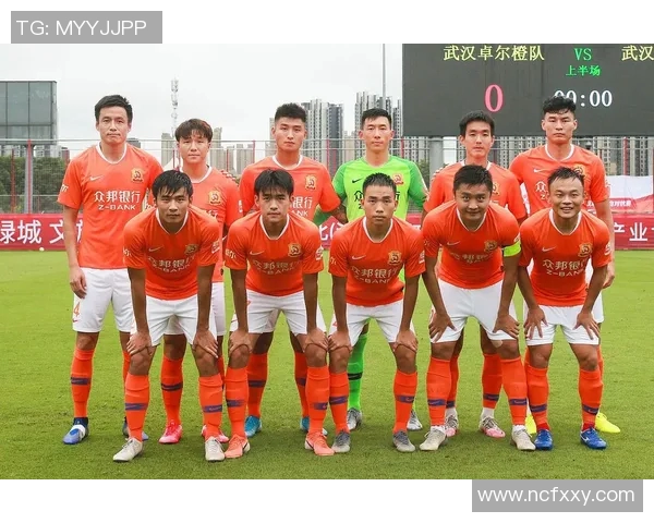 中国男足迎战武汉卓尔全力争胜展现实力与团队精神