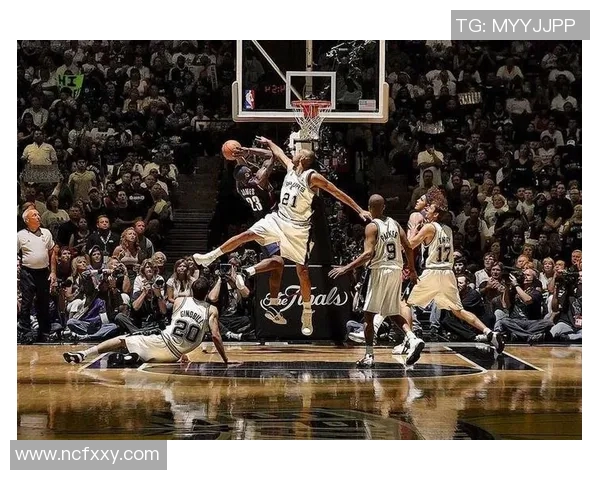 小斯与邓肯季后赛对决回顾：巅峰对决与传奇时刻的交织