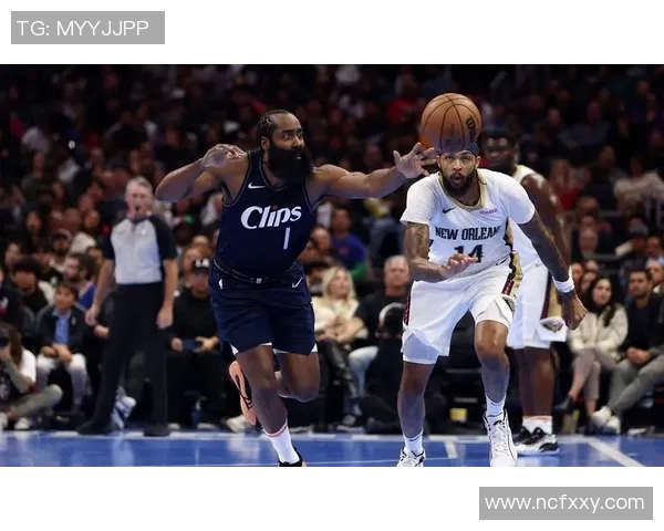 快船队与太阳的激烈对决展现篮球魅力与团队精神的巅峰时刻 快船队与太阳的激烈对决展现篮球魅力与团队精神的巅峰时刻